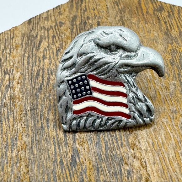 Bald Eagle head with American flag patriotic  pewter tone tie tack pin lapel pin - Picture 1 of 3